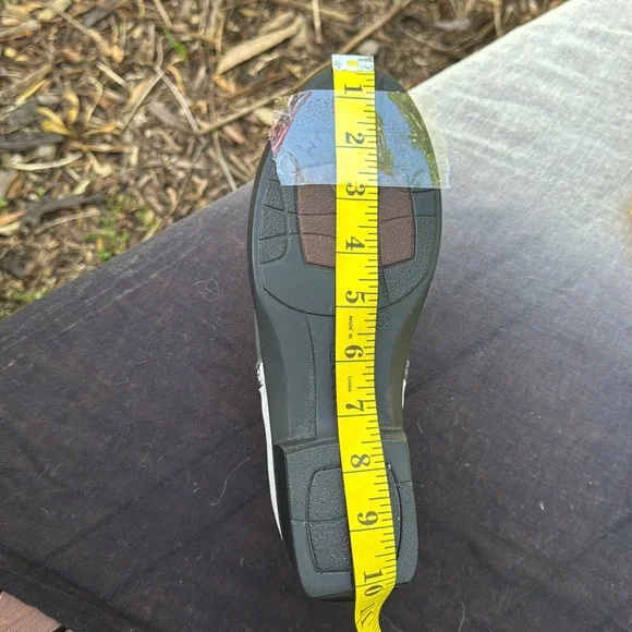 🩷 NAOT; Stylish Ankle Booties in Lt. Gray Snakeskin & Dk. Gray Leather; Sz. 7.5 - Picture 8 of 9